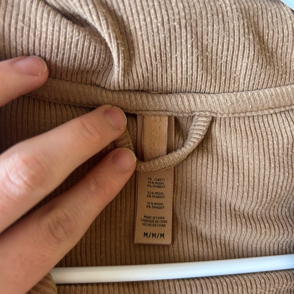 SKIMS Tan Pajama Set - Picture 3 of 4